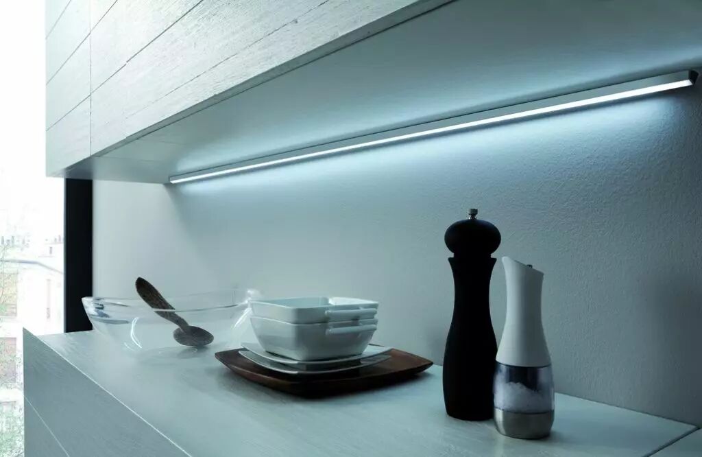 Réglette LED d'Angle pour Cuisine